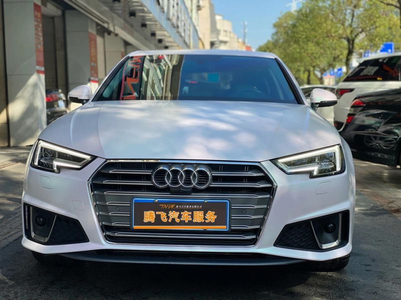 奥迪A4L  哑面曙光白改色膜施工案例