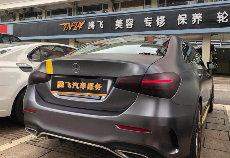 奔驰A180改色电光碳灰+改钢圈