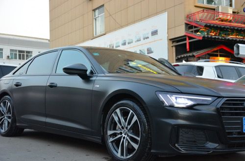 奥迪电光A8改色-电光碳黑改色膜工程案例