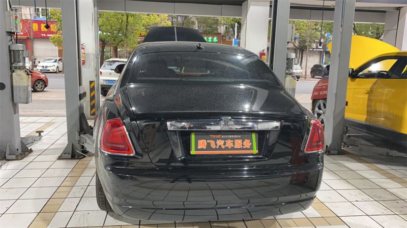 劳斯莱斯·维修散热器油管漏油